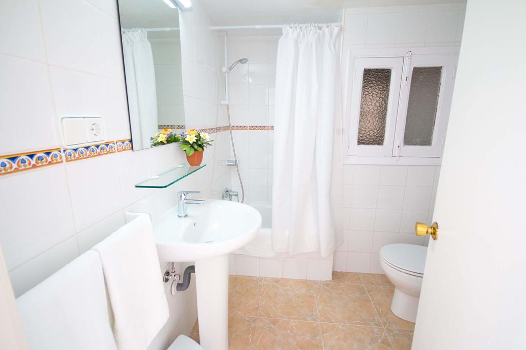 Hostal Los Pinos Es Cana المظهر الخارجي الصورة