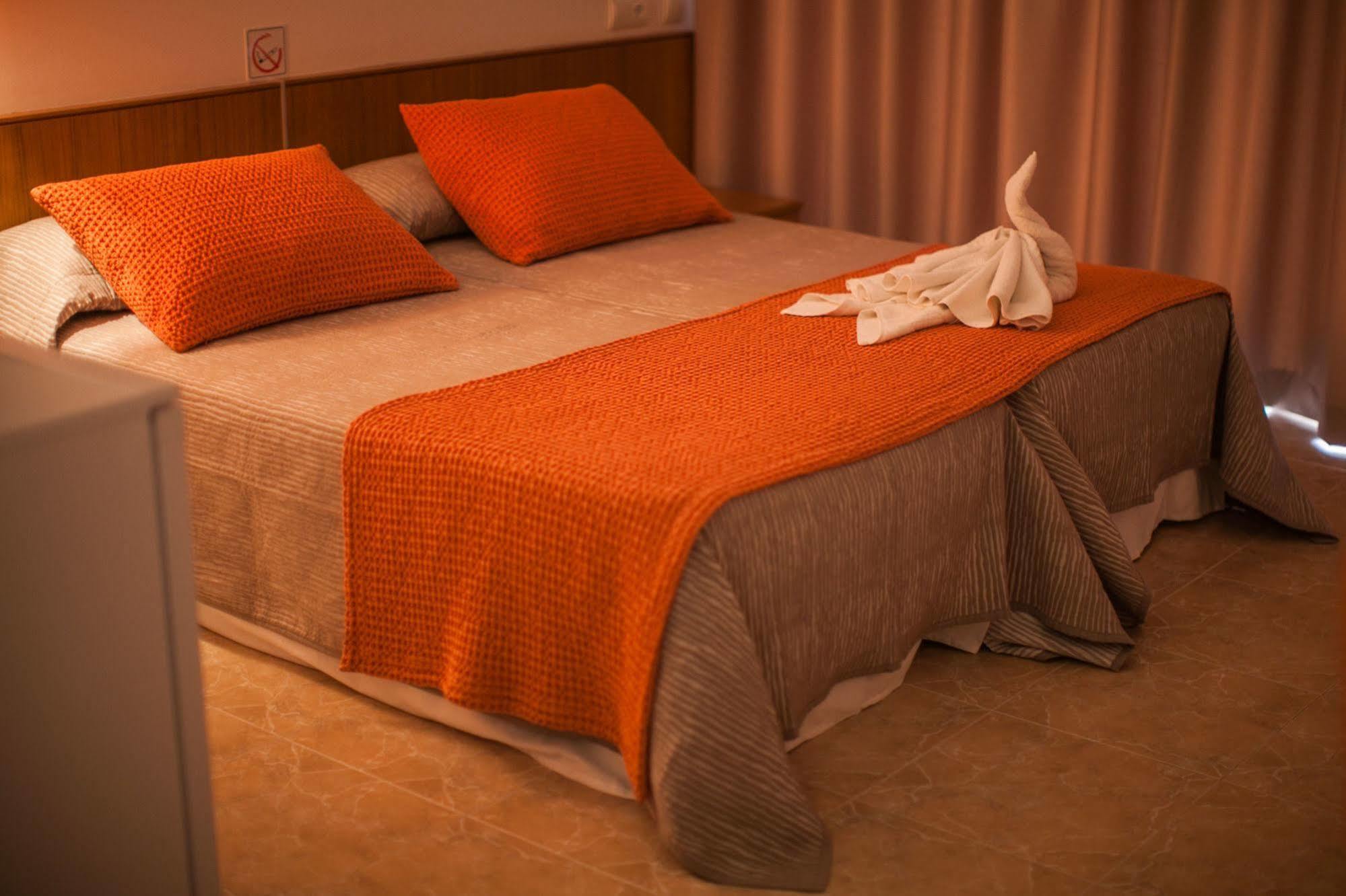 Hostal Los Pinos Es Cana المظهر الخارجي الصورة