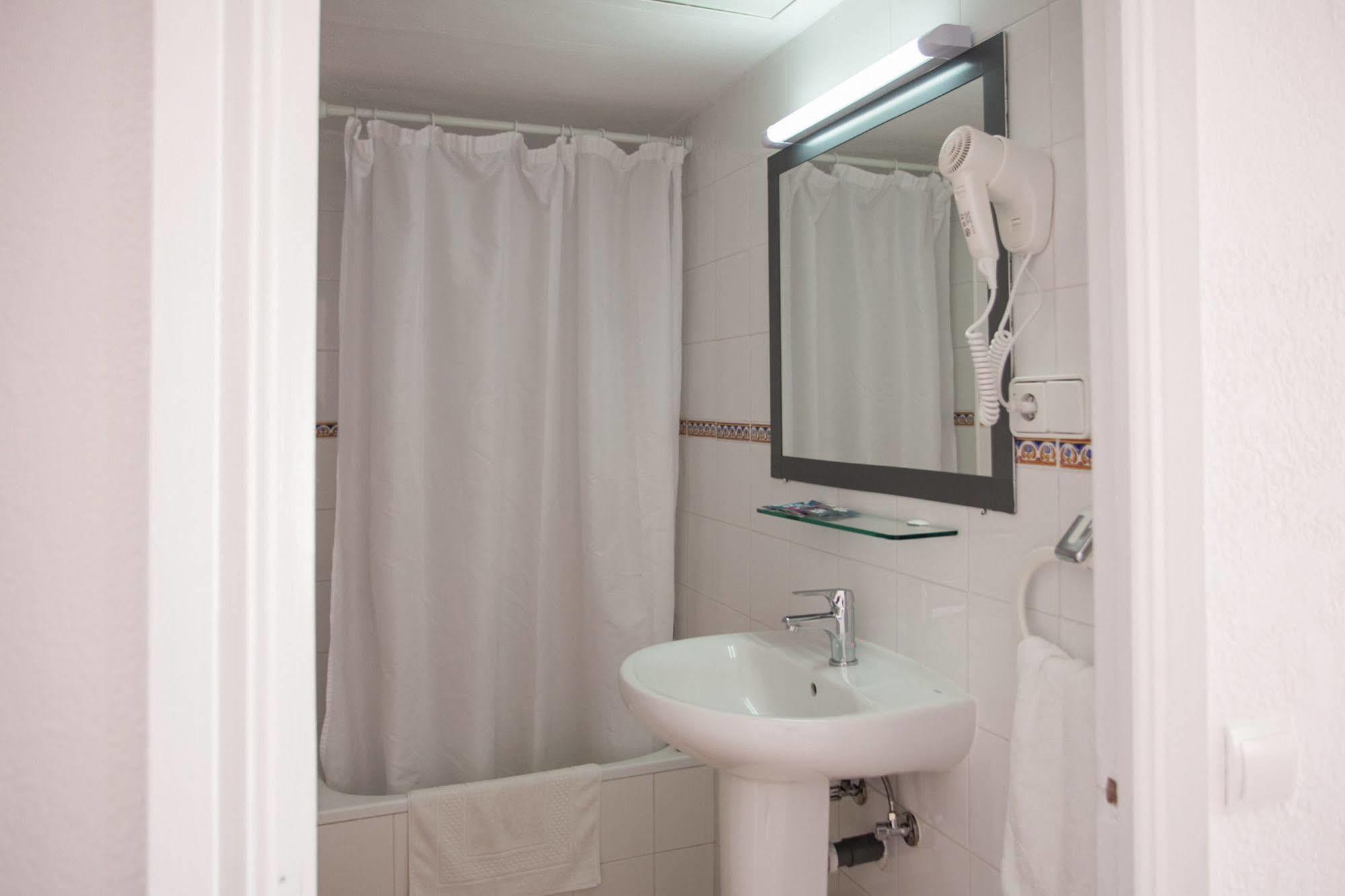 Hostal Los Pinos Es Cana المظهر الخارجي الصورة