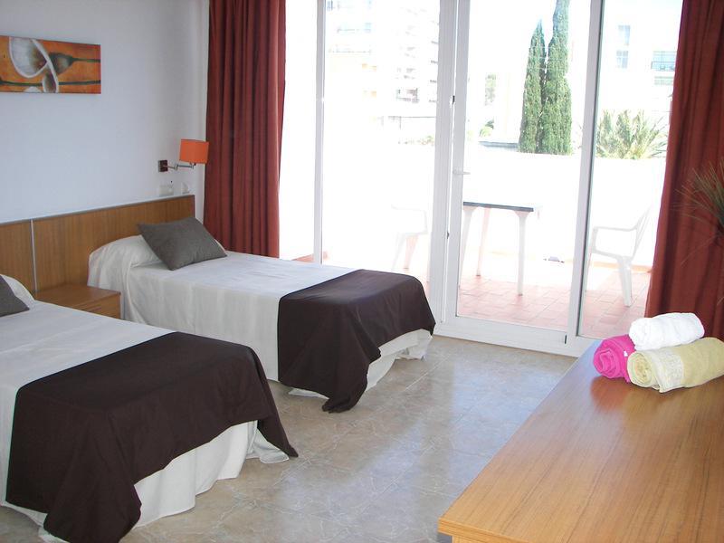 Hostal Los Pinos Es Cana الغرفة الصورة